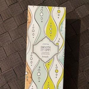 benefit smooth it off cleansing exfoliator